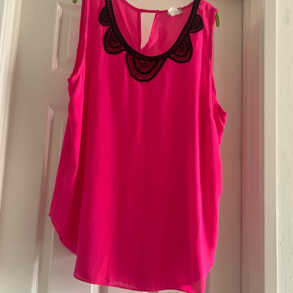 Hot pink tank with lacy appliqué trim